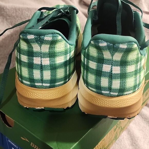 Brooks Green Plaid  Shamrock Sneakers NWOT Size 11 in OG BOX - Picture 5 of 9